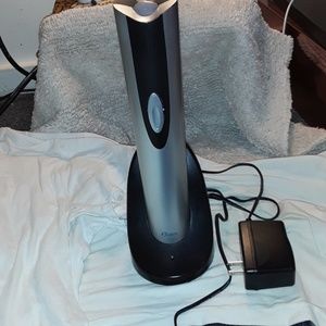 Rechargeable electric wine bottle opener